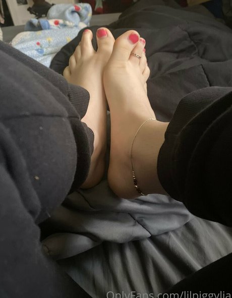 lilpiggylia model porn archive