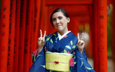 gh05t girl high quality actress photo