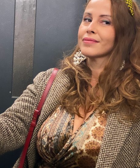 Serena Roberti hd pornstar img