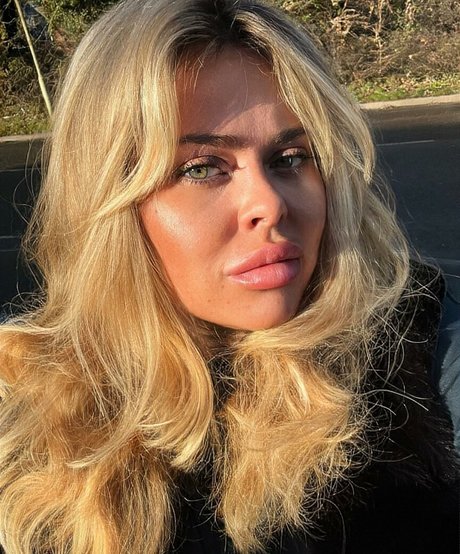 Susannah Elizabeth pretty star pics