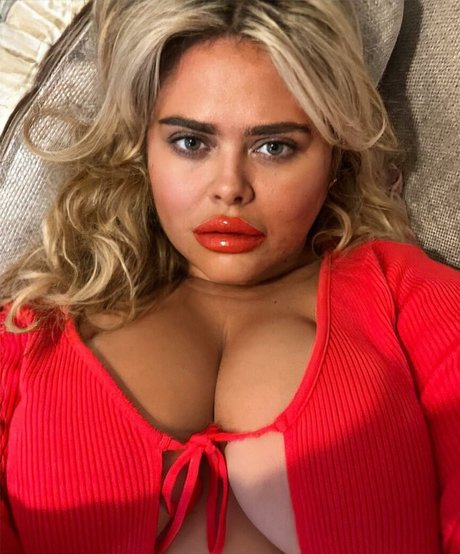 Susannah Elizabeth naked star photo