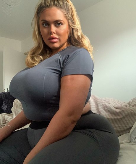 Susannah Elizabeth model img