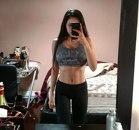 Tara Yazdi Profile Photo