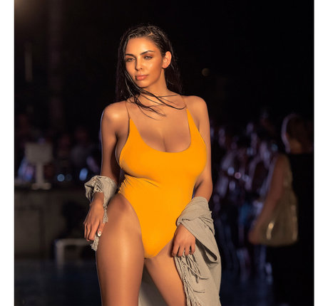 Tara Yazdi pornstar naked images