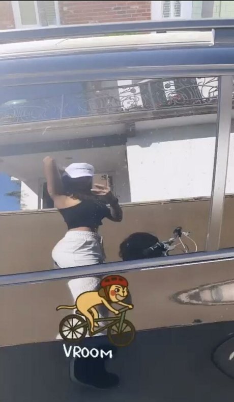 Tara Yazdi pretty star picture