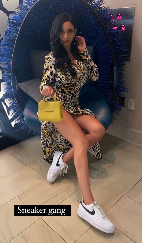 Tara Yazdi model adult photo