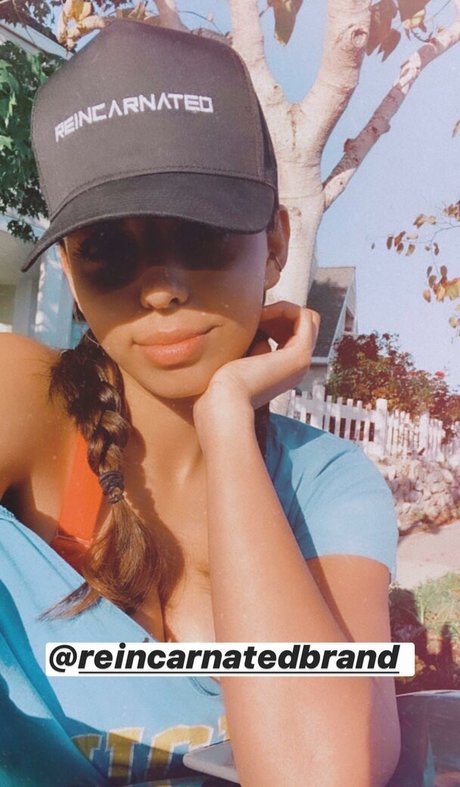 Tara Yazdi sexy model img