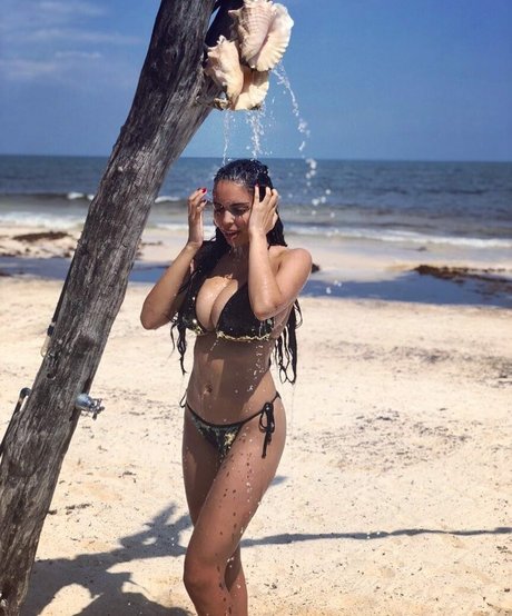 Tara Yazdi model hd img