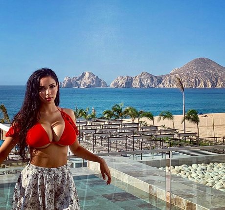 Tara Yazdi model xxx pictures