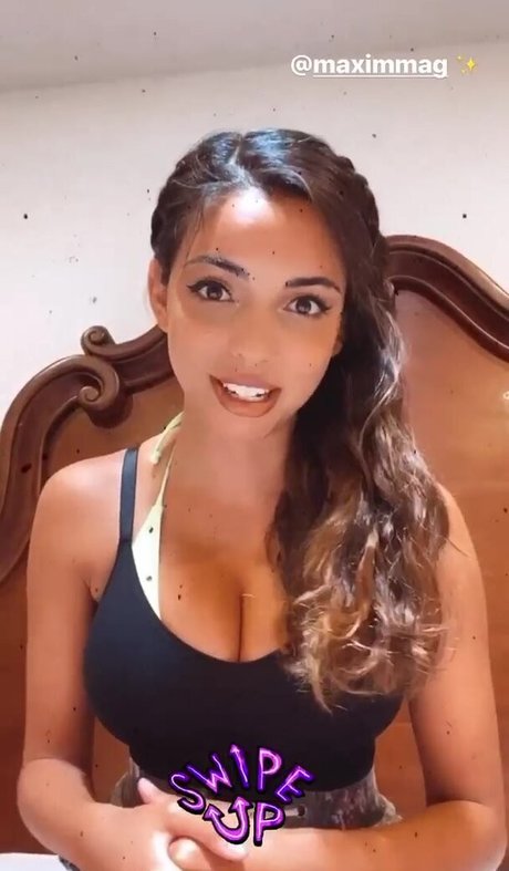 Tara Yazdi beautiful star image