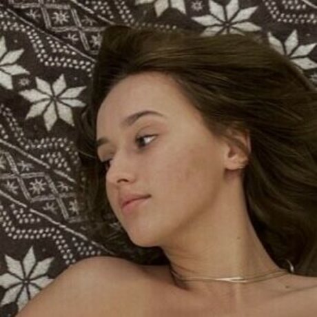 freshman19 nudes star photos