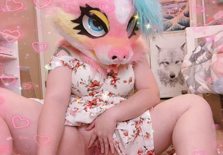 frisskyfeline erotic model img