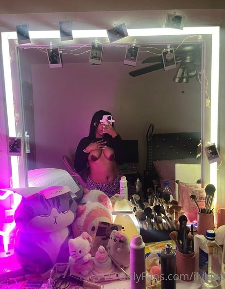 wholelottalaya model sexy images