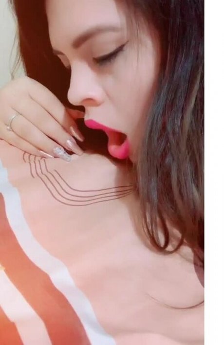 Stefany Camus model hd picture