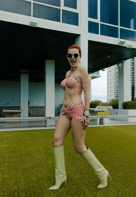 bellathornevip erotic model images