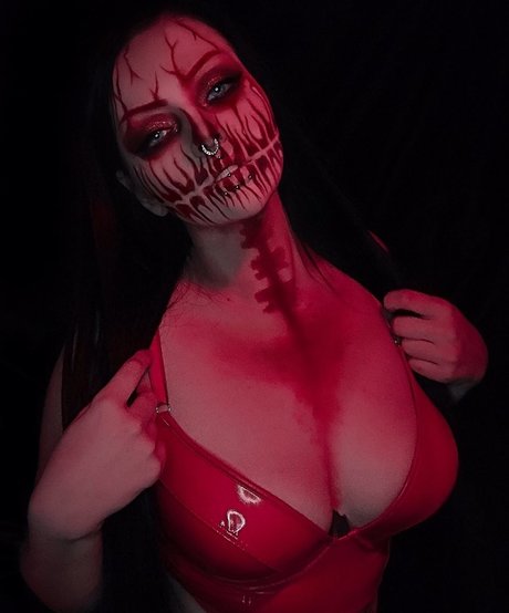Horrific Temptress porn model photo