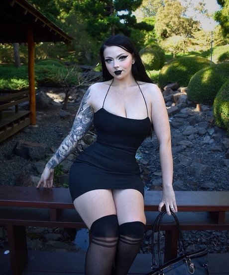 Horrific Temptress sex star img