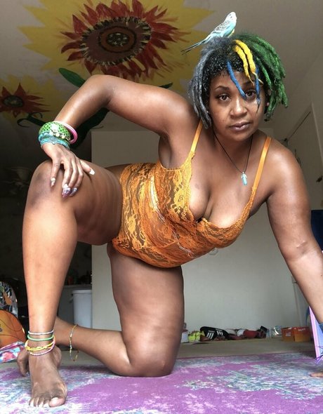 universallovvvve model pornographic images