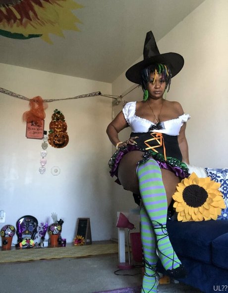 universallovvvve beautiful model pic