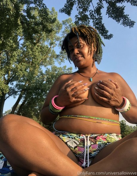 universallovvvve hot model archive