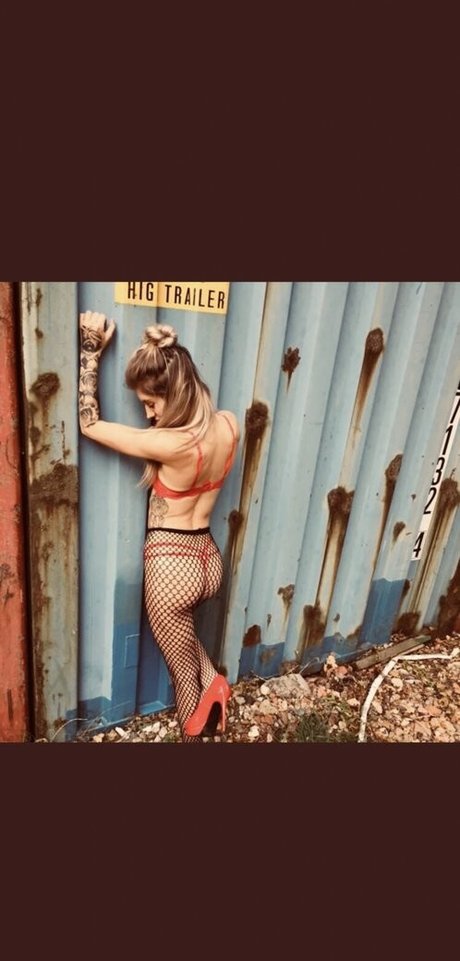 Holly Handles model perfect picture