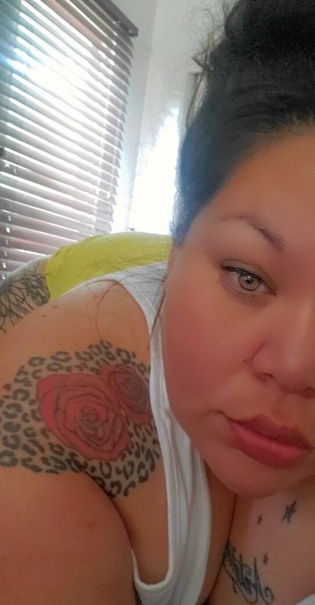 bigbootydee89 naked model galleries