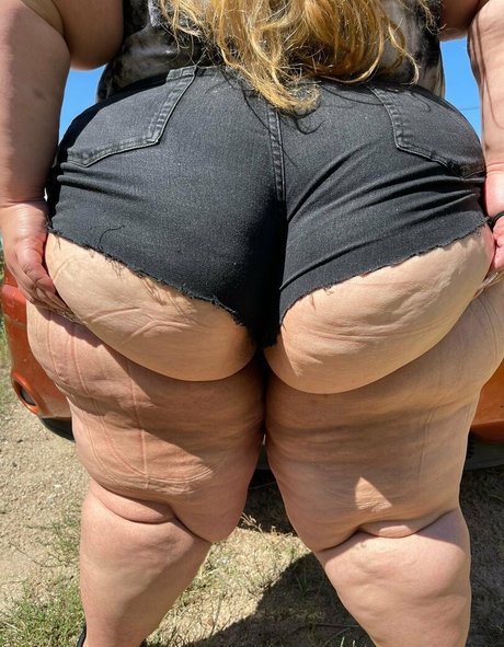 bigbootydee89 model pretty images