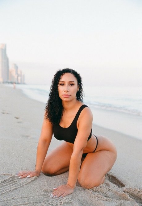 Jouleya Garcia model art pic