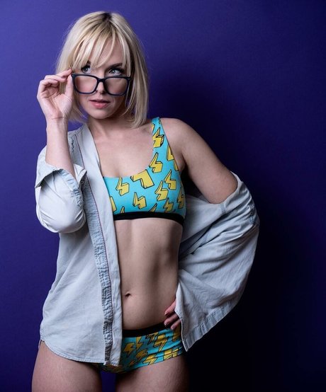 Emma Fyffe naked pornstar gallery