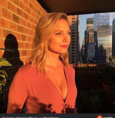 Vanessa Ray star art img