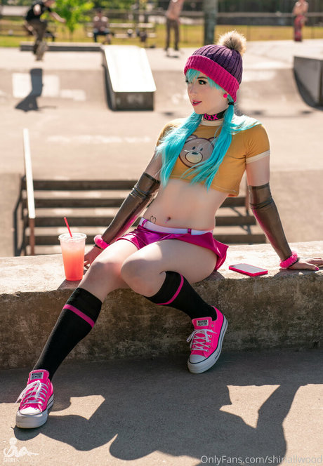 shiriallwood model pretty img