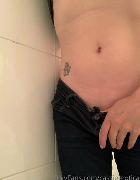 cassieerotica free model pic