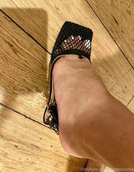 giantessroma sexy actress picture