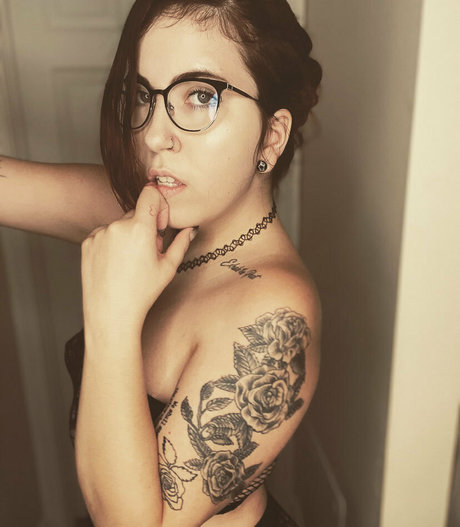 coralinebb xxx actress photos