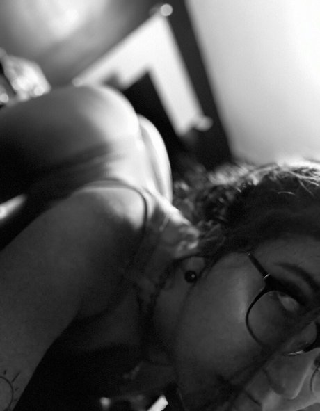 coralinebb nudes actress archive