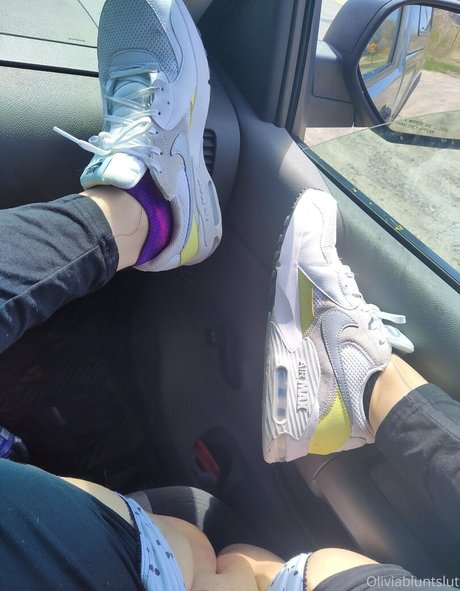 oliviabluntslut star naked pics