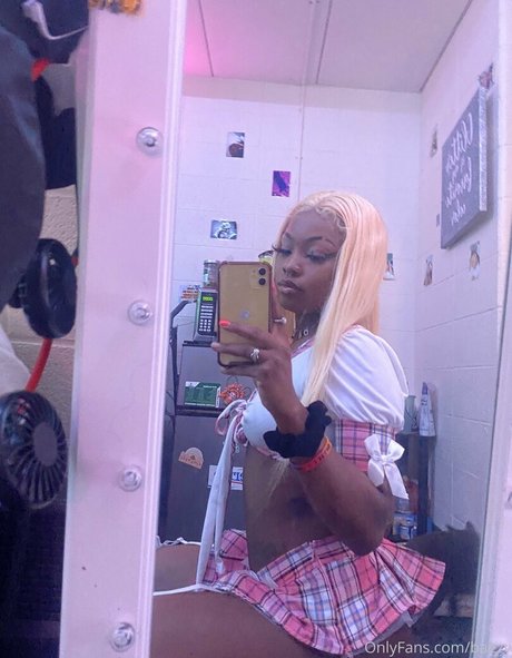 pregnant threesome onlyfans beautiful xxx pictures