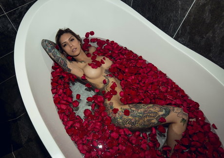 rizerae nudes star pic