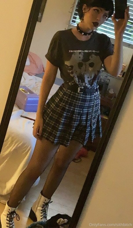 sithbitch nudes actress gallery