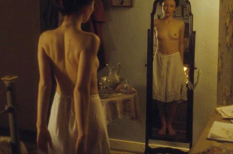 Emily Browning pornstar naked photo