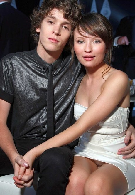Emily Browning star hot gallery