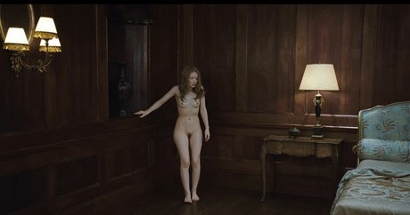 Emily Browning nude star pictures
