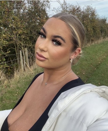 Caitlinn G star porn galleries