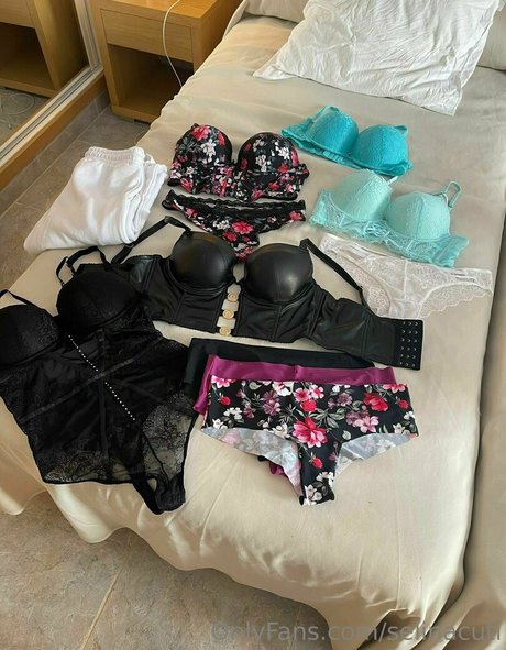 selinacuti top actress galleries