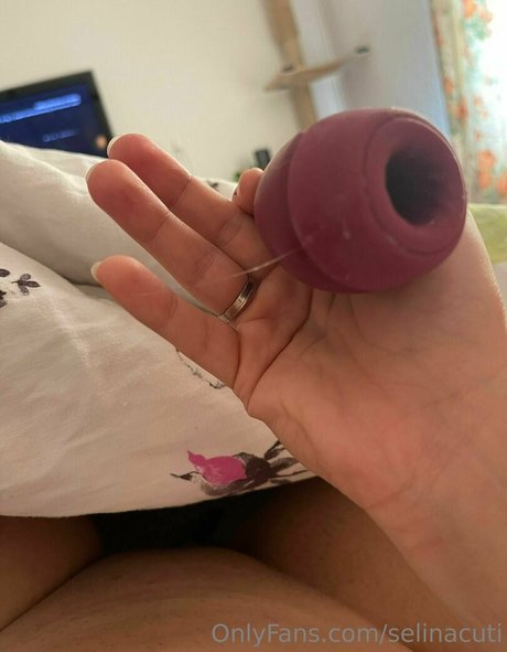 selinacuti star archive