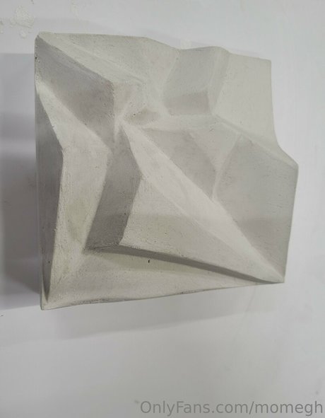 momegh model hd image