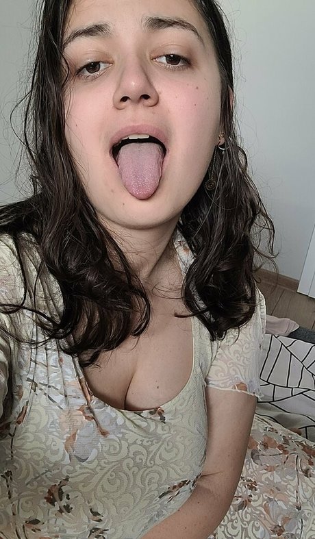 momegh model beautiful pic