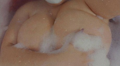 Luna 2me pornstar image