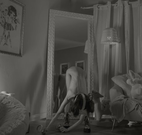 mature wife onlyfans erotic pic