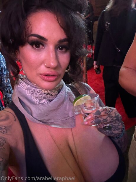 arabelleraphael model nude images